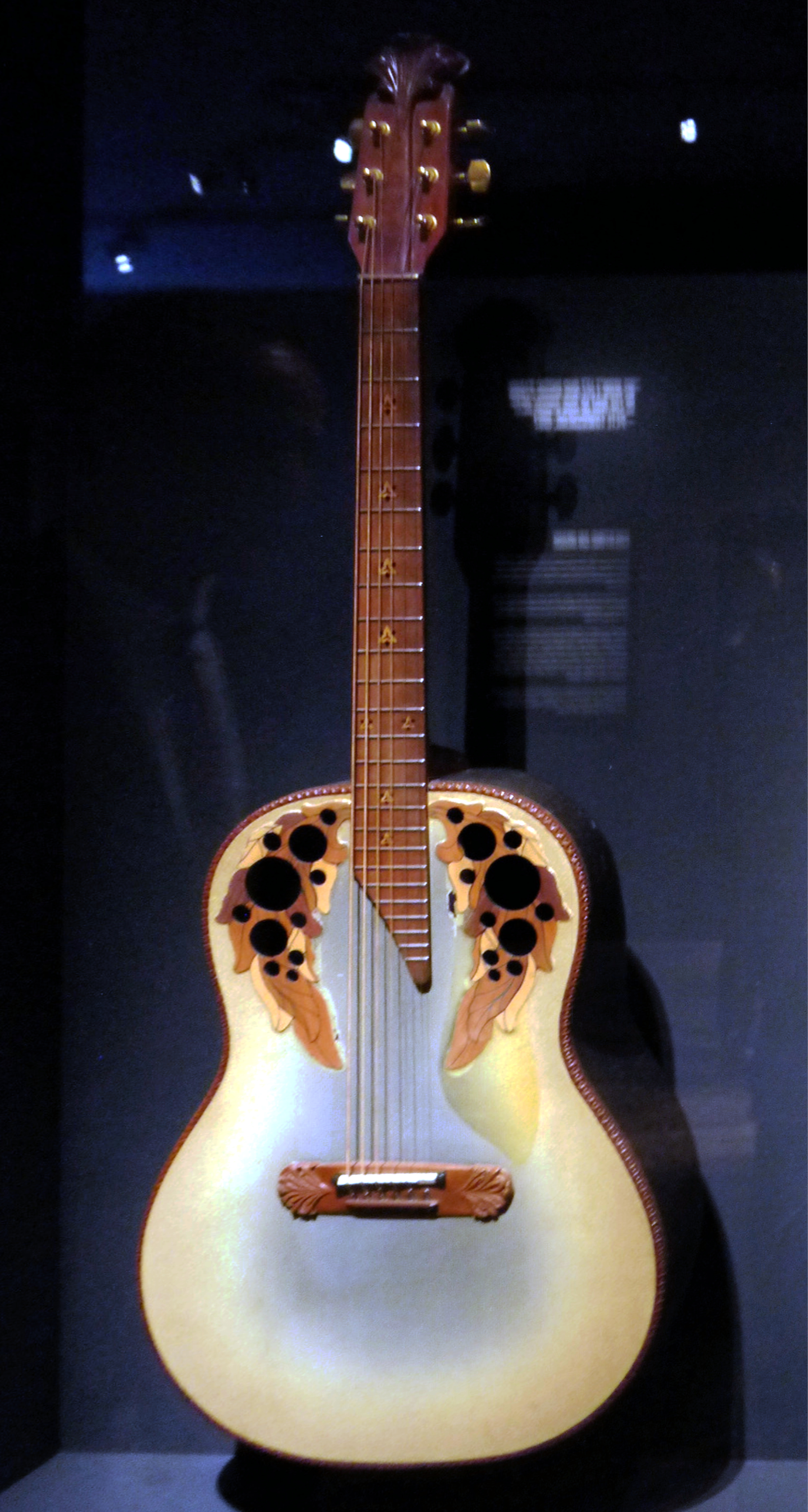 File:Nancy Wilson (Heart)'s 1978 Ovation Adamas 1687-7 (serial no 